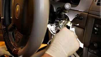 Hire the Right Car Key Locksmith